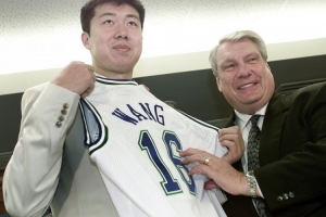 王治郅致敬老尼尔森：是你的信任 为我们中国球员打开了NBA大门