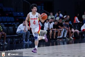 媒体人：何文炜表现不错 有理由对他伤愈之后大学生涯有更多期待