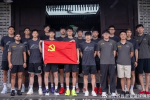 江苏肯帝亚男篮教练员、队员走博物馆开启研学教育活动