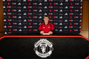 批量作业！曼联官方：与9名青训营小将签下首份职业合同